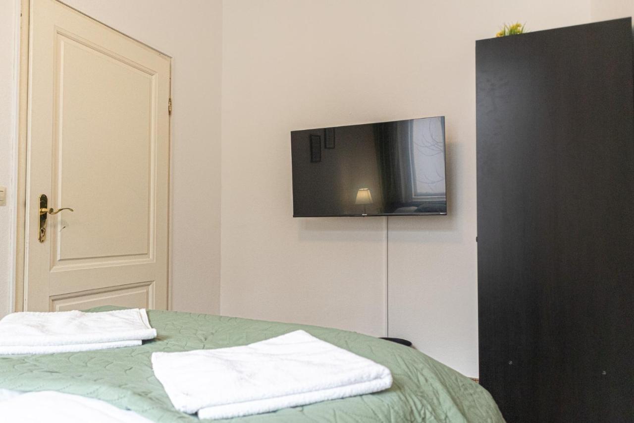 Apartament Friendly 4br Shared Apt- Near Downtown *